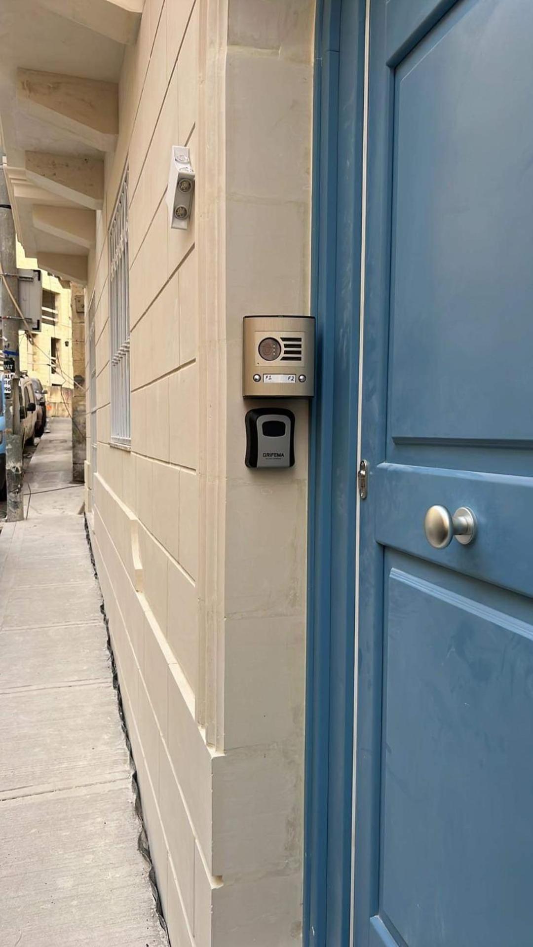 Dar Barbara Duplex 2 Double Bedrooms,2 Sofa Beds Large House With Terrace Roof Views Of Valletta Cospicua Buitenkant foto