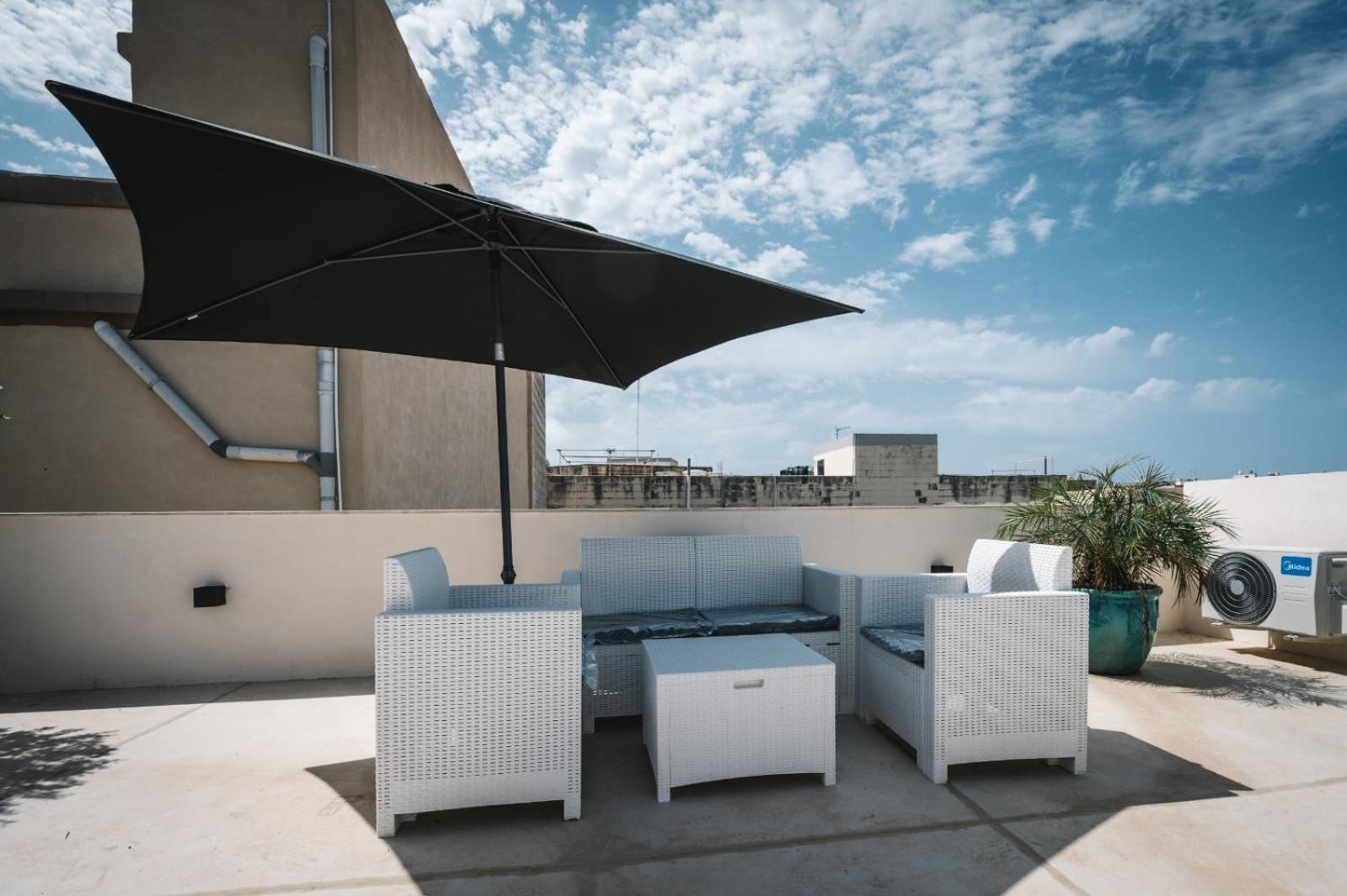 Dar Barbara Duplex 2 Double Bedrooms,2 Sofa Beds Large House With Terrace Roof Views Of Valletta Cospicua Buitenkant foto